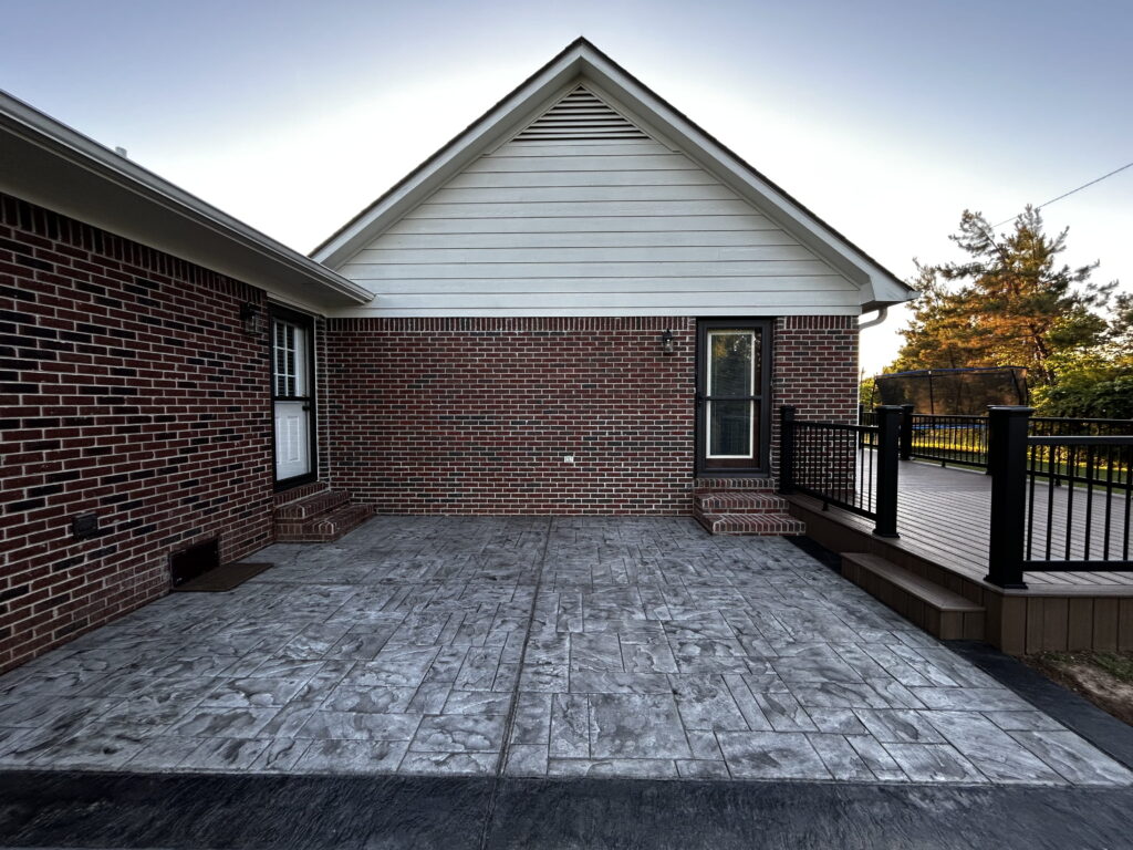 Custom deck construction by R&Z Construction in North Mississippi and West Tennessee